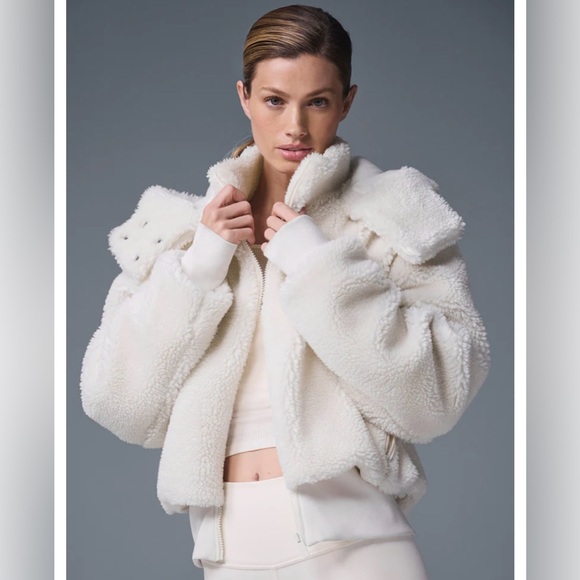 Alo Yoga - Picture 5 of 7